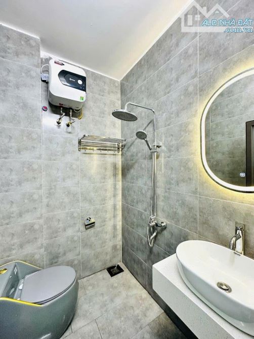 NHÀ VÕ CHÍ CÔNG - CẦU GIẤY - NGÕ BA GÁC - FULL NỘI THẤT - DT: 32M2, 5 TẦNG - 8.25 TỶ - 7