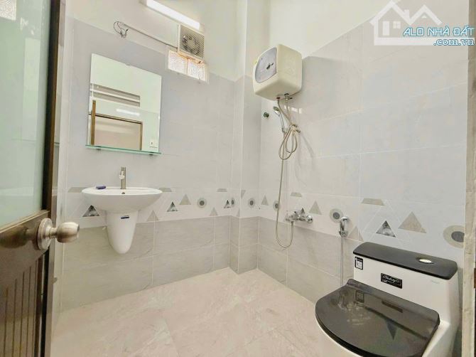 🏠 BÁN NHÀ GIÁ RẺ - CHÍNH CHỦ 📍 Vị trí: Đường Nguyễn Hữu Trí, Thị trấn Tân Túc, Huyện Bìn - 7