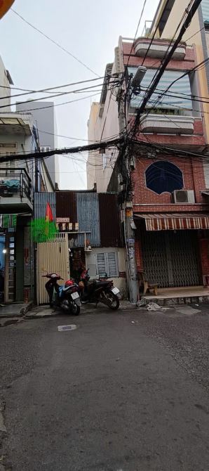 CHỦ GẤP BÁN GIẢM NHANH GIÁ CHÀO MỚI 4.8 TỶ  Mô tả:  BÁN ĐẤT TẶNG NHÀ – HẺM 8M THÔNG – Q.11 - 7