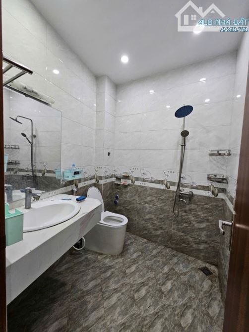 Bán Nhà Bồ đề Long Biên, 35m2, 6 tầng, mặt tiền 6m, vị trí đẹp,gần phố, giá 6.6 tỷ - 7
