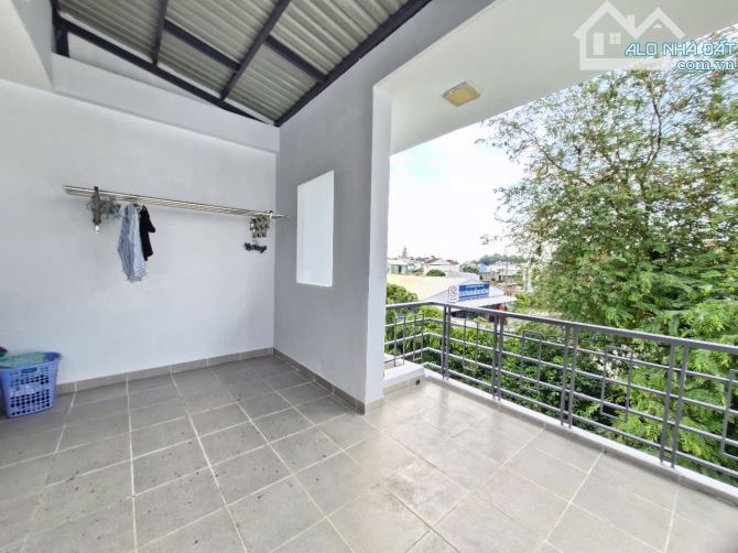 Nhà 3 tầng 67m², ngang 5.2m, hẻm xe tải thông, gần BV Thủ Đức, giá 5.9 tỷ - 7