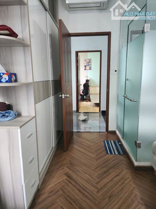 CÁCH  3 CĂN NHÀ MẶT TIỀN XE HƠI  NGANG 4.6 X12 NHÀ ĐÚC BÊ TÔNG MỚI  TÂN HƯNG Q7 - 8