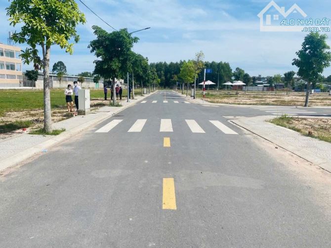 Cần bán đất KDC cách sân bay QT Long Thành 5km - Giá 1tỷ6 - Sổ hồng riêng -Mặt tiền đường - 8