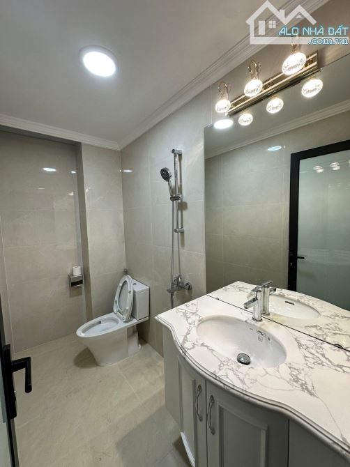 BÁN NHÀ PHÂN LÔ PHÙNG CHÍ KIÊN – 66M², 6 TẦNG, THANG MÁY, 2 Ô TÔ VÀO NHÀ – 35 TỶ - 8
