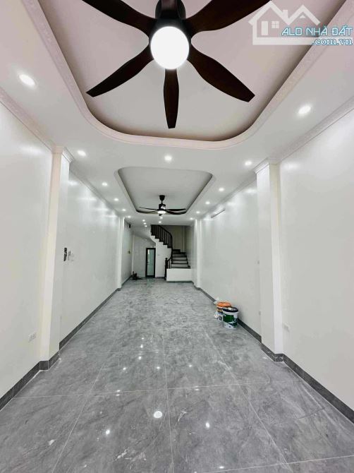 Bán nhà 5 tầng Thượng Thanh, xây mới, 60m2, có sân cổng để xe, gần ô tô, giá nhỉnh 6 tỷ - 8