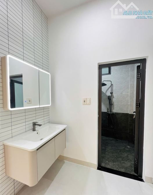 Bán căn nhà 2 tầng , 2 mặt tiền tuyệt đẹp toạ lạc ngay trung tâm thuộc kiệt  149 Trần Phú - 8
