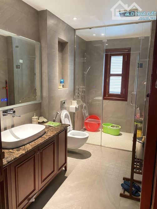 Cần bán biệt thự khu ĐTM Trung Yên, DT: 320m2 x 4 tầng, MT 16m, 5 Ô tô tránh, Giá 95 tỷ - 8