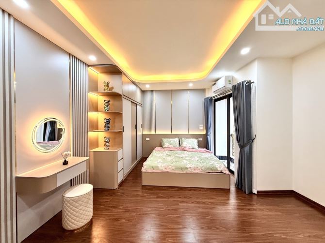 THÁI THỊNH 7 TẦNG THANG MÁY 4 NGỦ KHÉP KÍN 40m MT5.6m GIA 14 Ty8 - 9