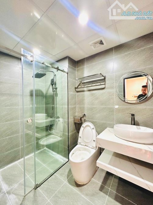 Nhà mới, ngõ to phố Thịnh Quang - Đống Đa. DT: 40m2, mt 5.5m x 7 tầng thang máy, 14.5 tỷ - 9