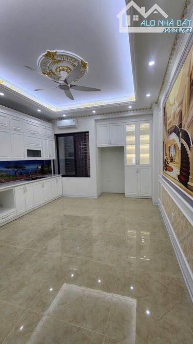 PHÂN LÔ QUÂN ĐỘI PHÙNG CHÍ KIÊN 80m MT 4.5m 6 TẦNG TÔ TRÁNH THANG MÁY NHÀ ĐẸP 35 TỶ - 9