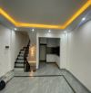 Cho thuê nhà ngõ 1160 Đường Láng dt 55m, 4 tầng, 4 PN, ô tô vào nhà