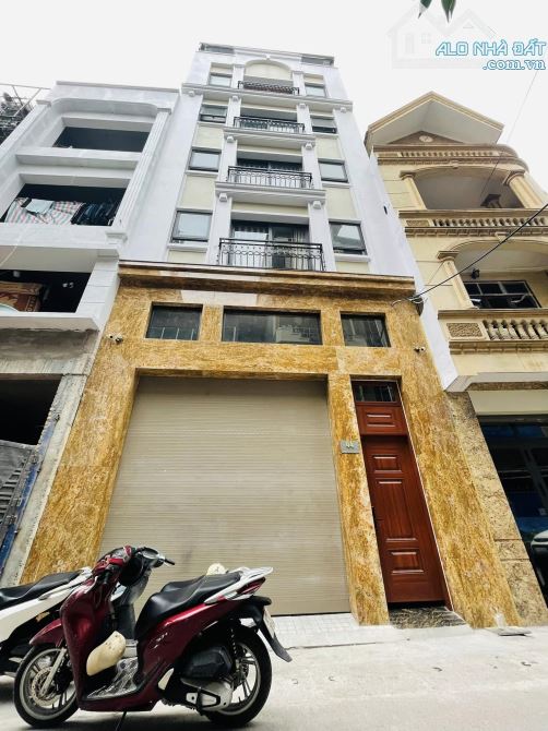 BÁN NHÀ NGUYỄN VĂN TRỖI, THANH XUÂN, GẦN PHỐ, ÔTÔ ĐỖ, NHÀ ĐẸP GARA 105M2X5T - MT GẦN 4.5M.