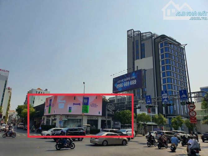 Bán tòa nhà mặt tiền 22A Nguyễn Văn Trỗi, Phú Nhuận. DT: 22*28m. DTSD hơn: 8000 m2