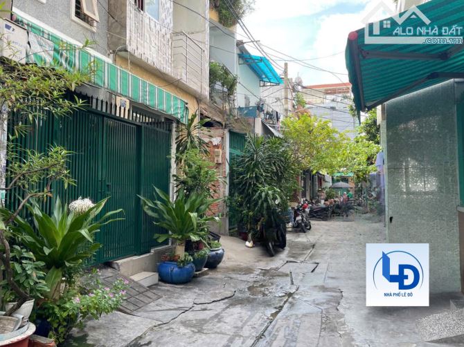 Bán nhà .Ngay Đầm Sen.Vị trí đẹp..DT 52M2.Đường Hòa Bình.Q 11 - 2