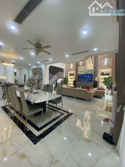🔥BÁN BIỆT THỰ GÓC 2 MẶT TIỀN- 195M2- 3 TẦNG- GẦN LÝ THÁI TÔNG, BIỂN- 12 TỶ X