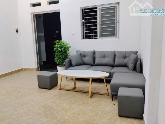 BÁN ĐẤT TẶNG NHÀ C4*THẠCHBÍCH,THANH OAI*,NGÕ 3 GÁC,SÁT CHỢ ĐẦU MỐI PHIA NAM,GIÁ CHỈ 3,3Ty