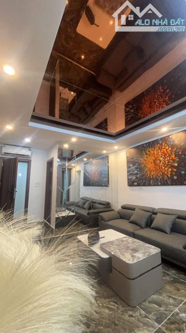 Tập thể VIP, 100m, 3ngủ 2wc, Hai thoáng, Ô tô đỗ, Nội thất cao cấp, Sổ đỏ rộng, Cực hiếm!!