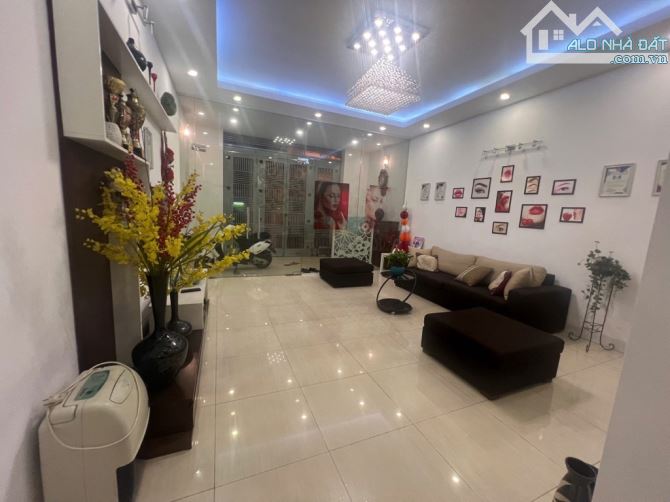 BÁN NHÀ ĐẸP LONG BIÊN - QUÁ GẦN OTO - 5 PHÚT SANG HOÀN KIẾM - CẠNH TRỤC NGUYỄN VĂN CỪ