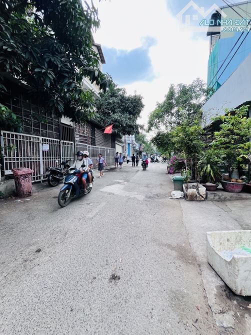 HOT, BÁN GẤP MTKD ĐƯỜNG SỐ 4, KDC BINH HƯNG DT: 96M2(6 X16),4T, 4PN, 3WC CHỈ 10.9 TỶ