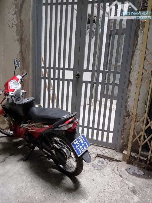 Nhà số 35 Đỗ Ngọc Du 44m 5 tầng thang máy 12 Tỷ