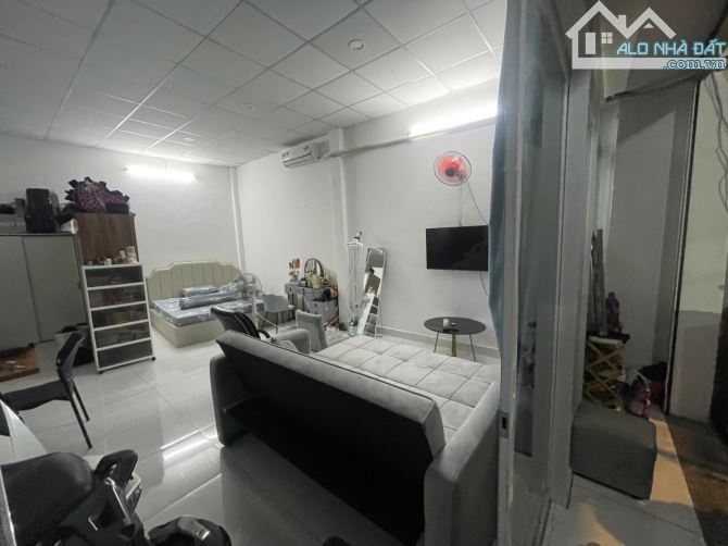 Nhà bán hẻm nhựa rộng 6m, xe ô tô ra vào thoải mái