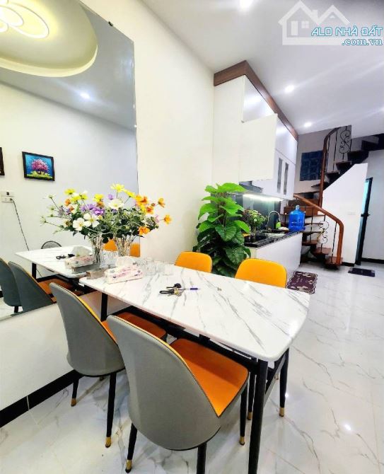 BÁN NHÀ HÀN THUYÊN-LÒ ĐÚC CHỈ VIỆC XÁCH VALI VỀ Ở