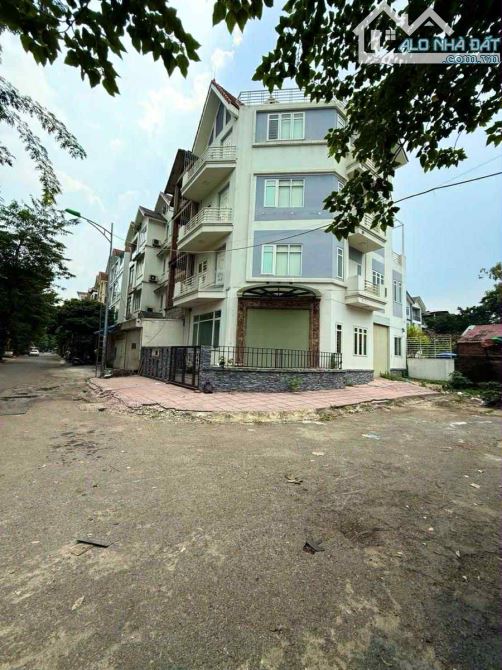 * * *LÔ GÓC - KINH DOANH VP - THANG MÁY - NHÀ ĐẸP VỊ TRÍ SIÊU VIP MẶT TIỀN LỚN  Biệt thự