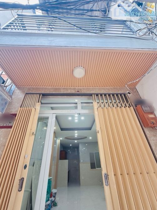 CÁCH HXH 10m - NHÀ 3 TẦNG TẠI ĐOÀN VĂN BƠ - KHU DC HIỆN HỮU KHÔNG QH