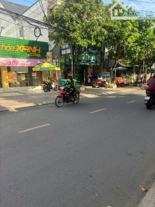 E cần chuyển nhượng lại khu đất như hình quý khách hàng có nhu cầu liên hệ e thành