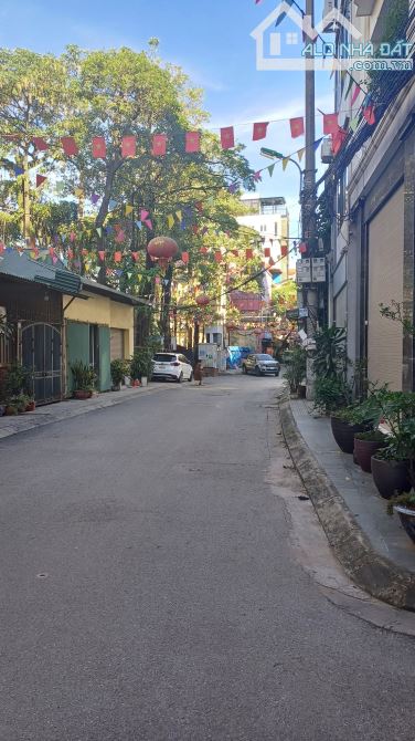 NHÀ PHỐ, PHẠM VĂN ĐỒNG, BẮC TỪ LIÊM-KD-Ô TÔ:37/40M X5T, MT 3,5M, GIÁ 7,7 TỶ.