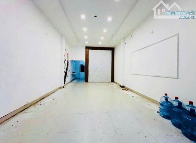 Cho thuê nhà 3 tầng đường Trưng Nữ Vương - Ngang 6m