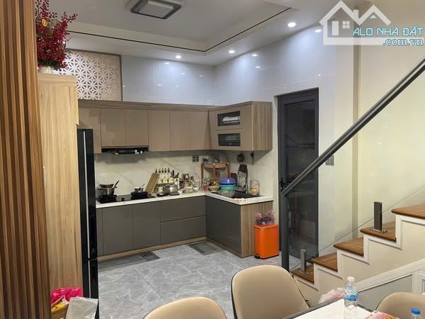 BÁN NHÀ MỚI CÁCH HỒ XUÂN HƯƠNG 5P DI CHUYỂN –  P9, ĐÀ LẠT 🔥