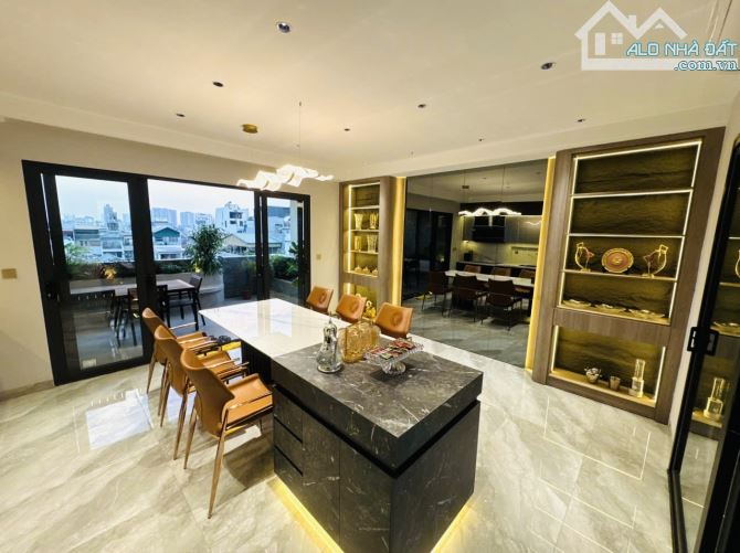 Bán nhà phố Ngọc Thuỵ 56m2,Thang máy, Gara 2 Ô tô