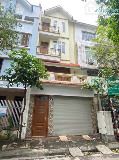 Cho thuê nhà làng việt kiều châu âu. DT 78m2, 4 tầng, MT 5m, điều hòa, ô tô đỗ cửa