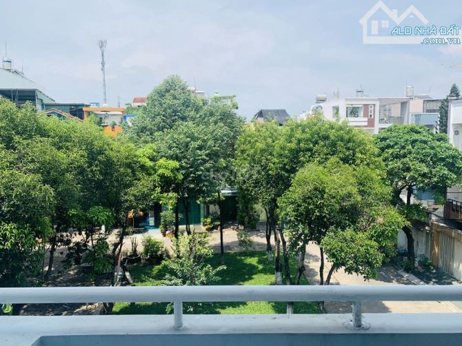 Bán nhà hẻm xe hơi 8m, đặc biệt view công viên tại Đường Số 28 ( Nguyễn Oanh), Phường 6 GV