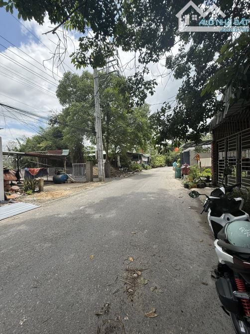 Bán Dãy Trọ Đường DX076 – P. Định Hòa  4,5 x 26m = 117m² (thổ cư 103m²) 4 phòng trọ + 1 ki