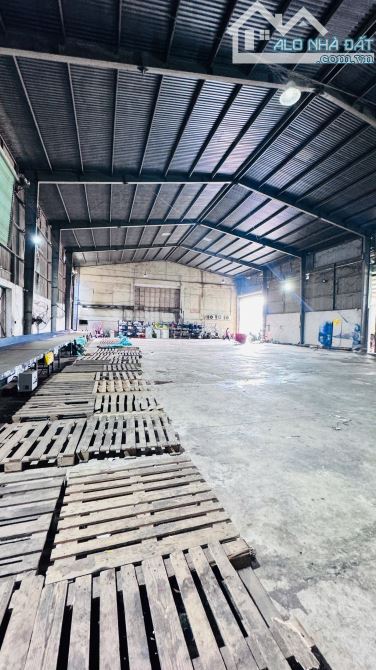 Cho thuê kho 1000m2 mặt tiền vành đai 10/3 không cấm tải đầy đủ pccc