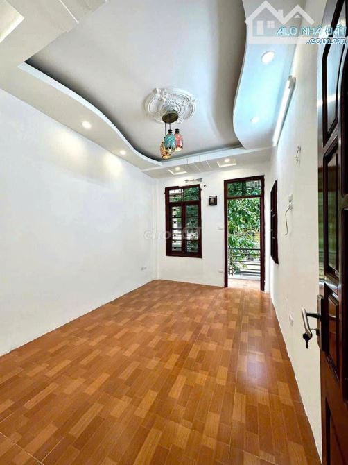 Cho thuê nhà Trần Quốc Hoàn – Cầu Giấy DT 42m x 5 tầng, phân lô, ôtô đỗ giá 20tr/th