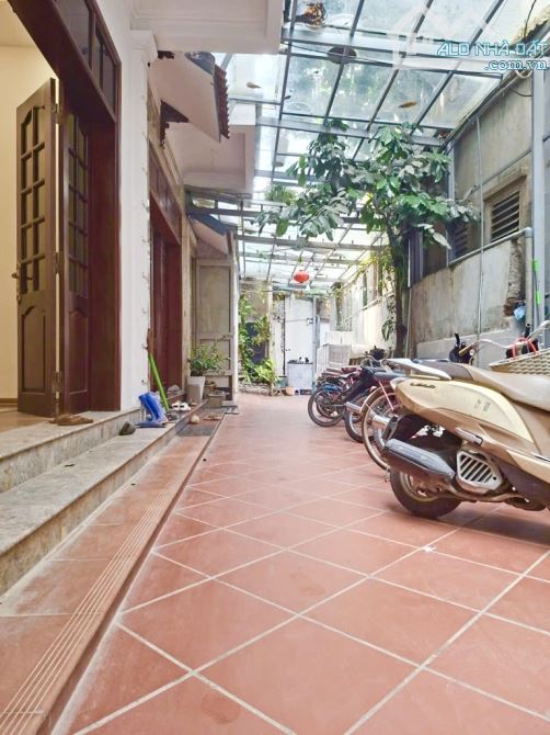 NHÀ DÂN XÂY  PHỐ THANH AM  76M  3 TẦNG  6,7 TỶ  4 NGỦ RỘNG THOÁNG  30M RA Ô TÔ TRÁNH