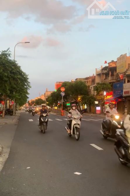 Kẹt bank chấp nhận lỗ 4 tỷ căn mặt tiền Phan Văn Trị F7 DT 130m2, vuông vức