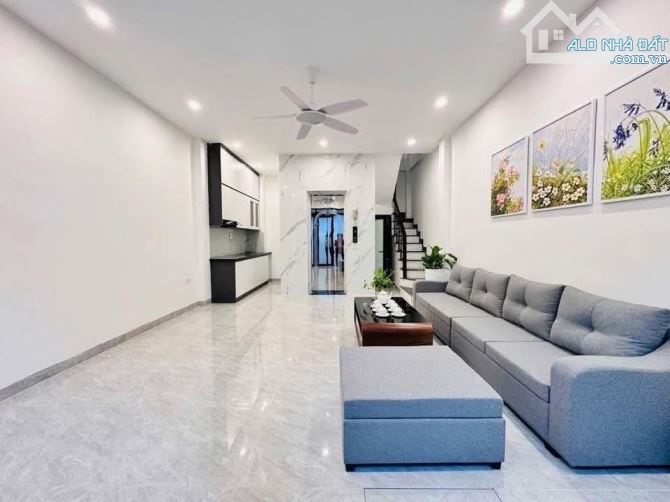 Bán nhà Xuân Đỉnh, 35m x 6 tầng thang máy, 15m ra ô tô, lô góc, gần Đại Sứ Quán.