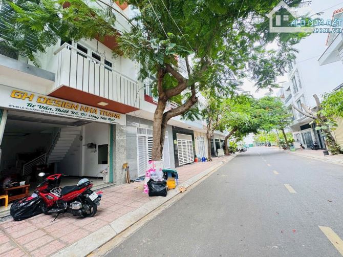 Bán nhà 3 tầng đường số 26 KĐT Hà Quang 1 , Phước Hải , Nha Trang. Giá 6.3 Tỷ