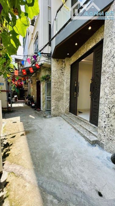 BÁN NHÀ LÔ GÓC PHỐ THANH AM LONG BIÊN NHỈNH 5 TỶ 45 m,5 TẦNG MT 5m NGÕ THÔNG KINH DOANH