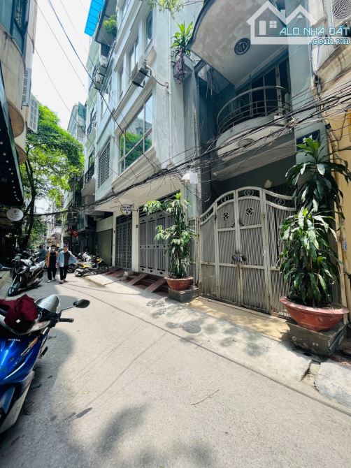 BÁN NHÀ PHỐ TÂY SƠN, ĐỐNG ĐA, PHÂN LÔ, Ô TÔ CHẠY VÒNG QUANH, GẦN PHỐ