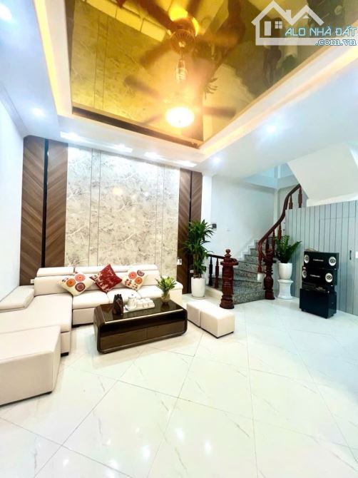 Bán nhà Trường Chinh ngõ ba gác thông nhà dân xây chắc chắn 41m 5 tầng giá 8.8 tỷ hai thoá