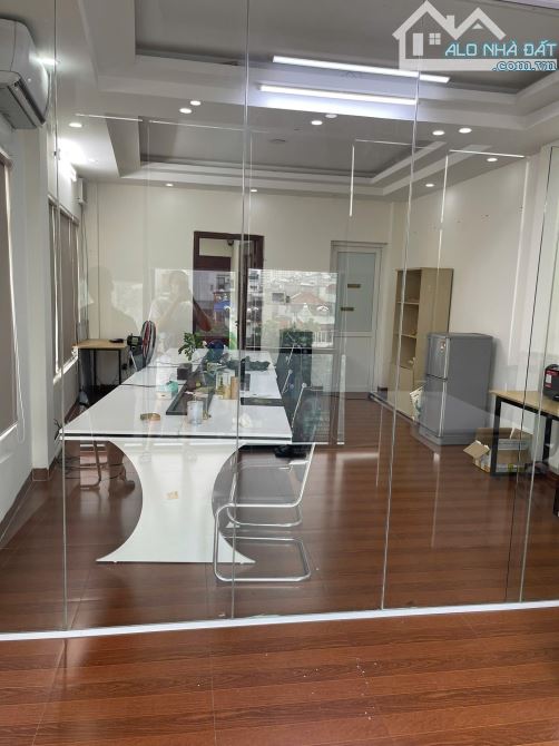 Cho thuê Văn phòng 50m2 - có sẵn 2 phòng, giá cực tốt tại Hoàng Quốc Việt, Cầu Giấy, HN