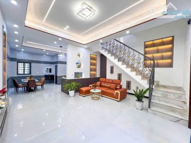 Chỉ với 3 tỷ 150 triệu mua nhà đẹp đường số 38, H.B.Chánh, Q.Thủ Đức, 75m2, sổ hồng riêng