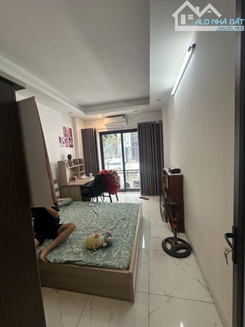 Cực Rẻ Thạch Bàn Long Biên 29m 3 tầng nhỉnh 4 tỷ ngõ 3m.