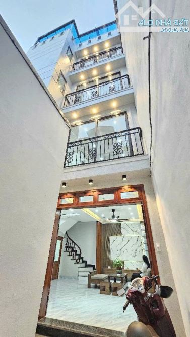 CĐT  Xây Tâm Huyết 5 tầng/50m2/6.45 tỷ- TT Phúc Lợi - Lonh Biên