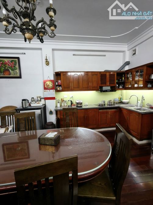 Cách phố Cầu Giấy đúng 20m không ngoặt, Nhà dân xây 6T thang máy DT42m2 MT4.4m giá 15.2tỷ